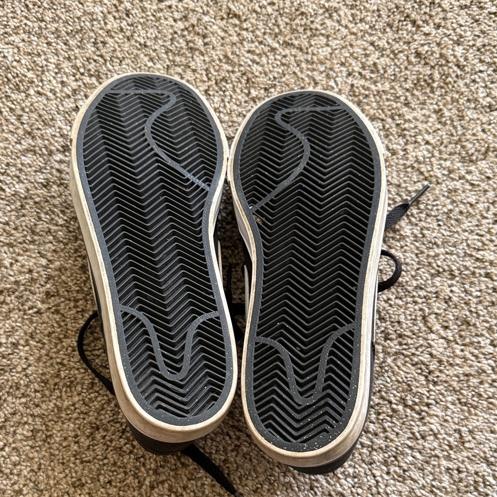 Nike Kids Black and White Sneakers - Picture 5 of 5